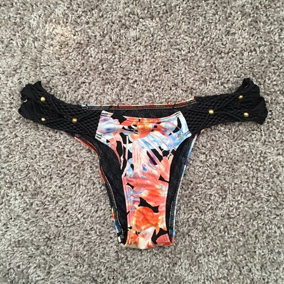 Victoria secret bikini - Picture 4 of 5